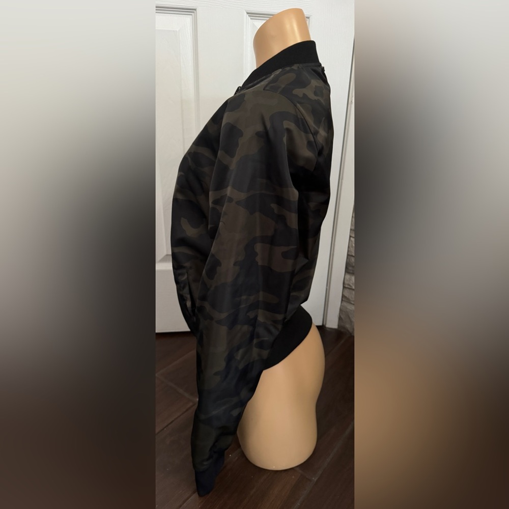 BLANC NOIR Reversible Quilted Bomber Jacket in Camo / Navy XS Black Olive Green - Picture 4 of 16